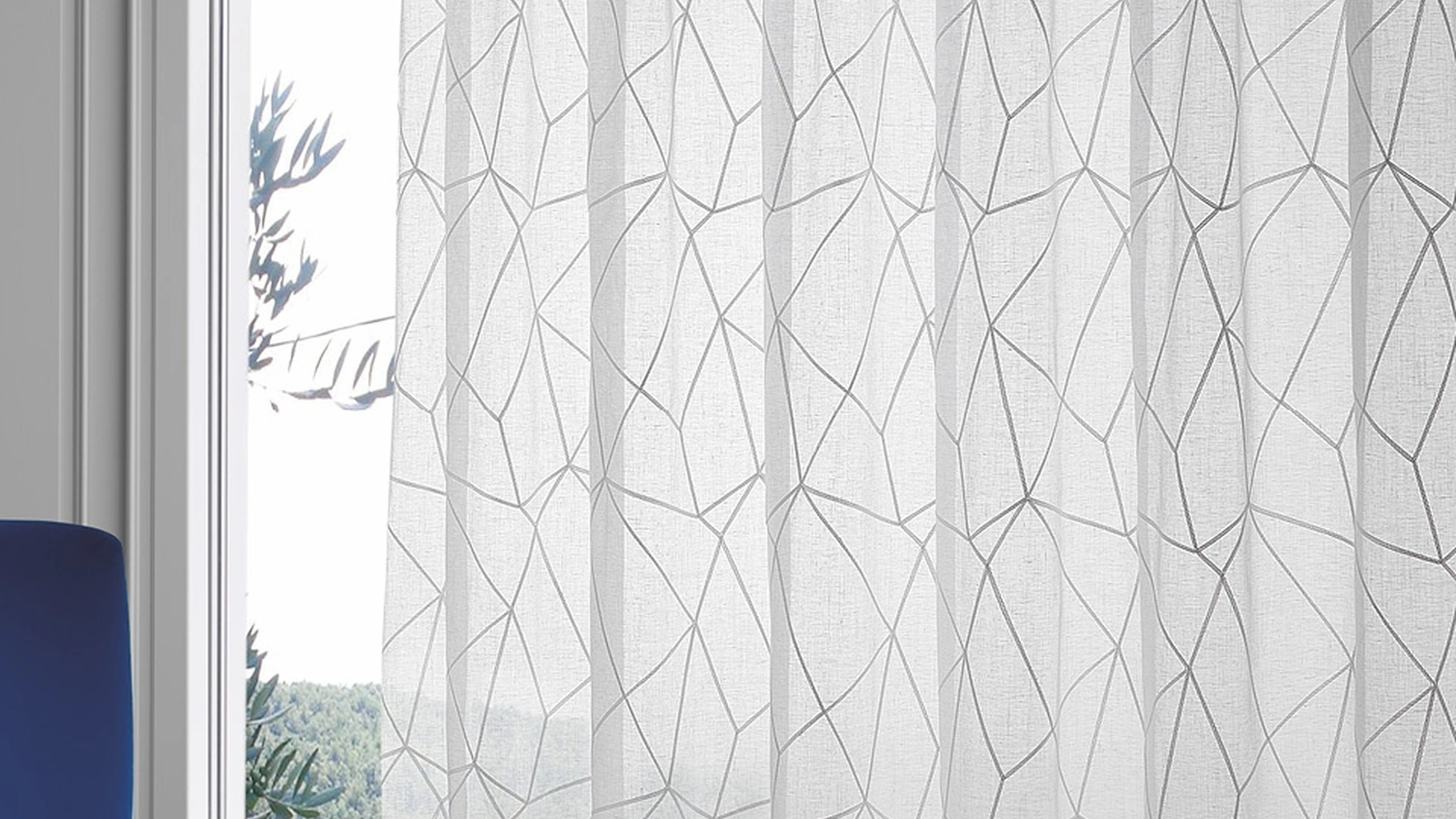 Tenda bianca Fil Art 04 con ricamo geometrico di Acro Texture