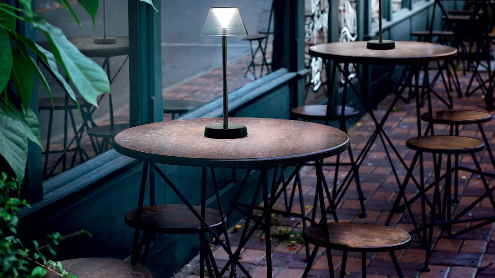 Lampada da tavolo Lolita ricaricabile senza filo di Ideal Lux