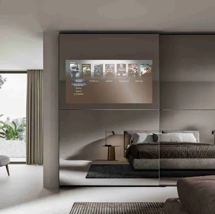 Armadio Visual con ante scorrevoli a specchio con TV di Veneran