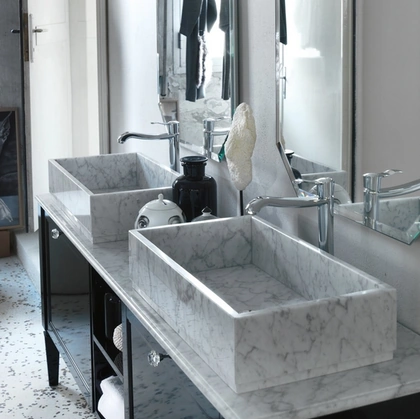 Mobile Bagno da appoggio in laccato lucido con doppio lavabo in marmo bianco di Carrara DIAMANTE DM25 di Compab