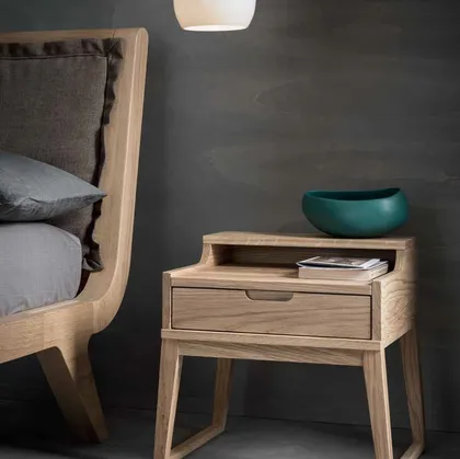 Comodino moderno in rovere massello Clover di Alta Corte