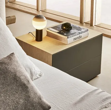 Comodino in laccato opaco e legno Norma di Pianca