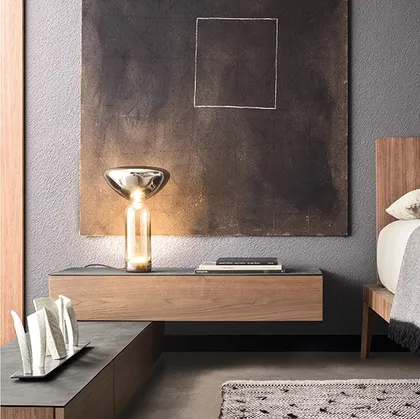 Comodino angolare a 3 cassetti in legno con piano in pietra Spazio di Pianca