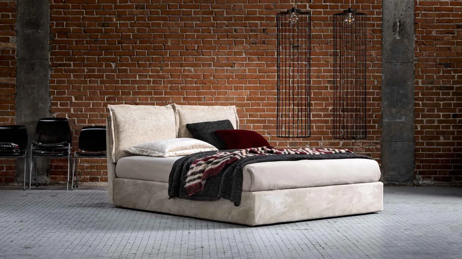 Letto in tessuto imbottito con box contenitore e testiera Gabbana di Veneran