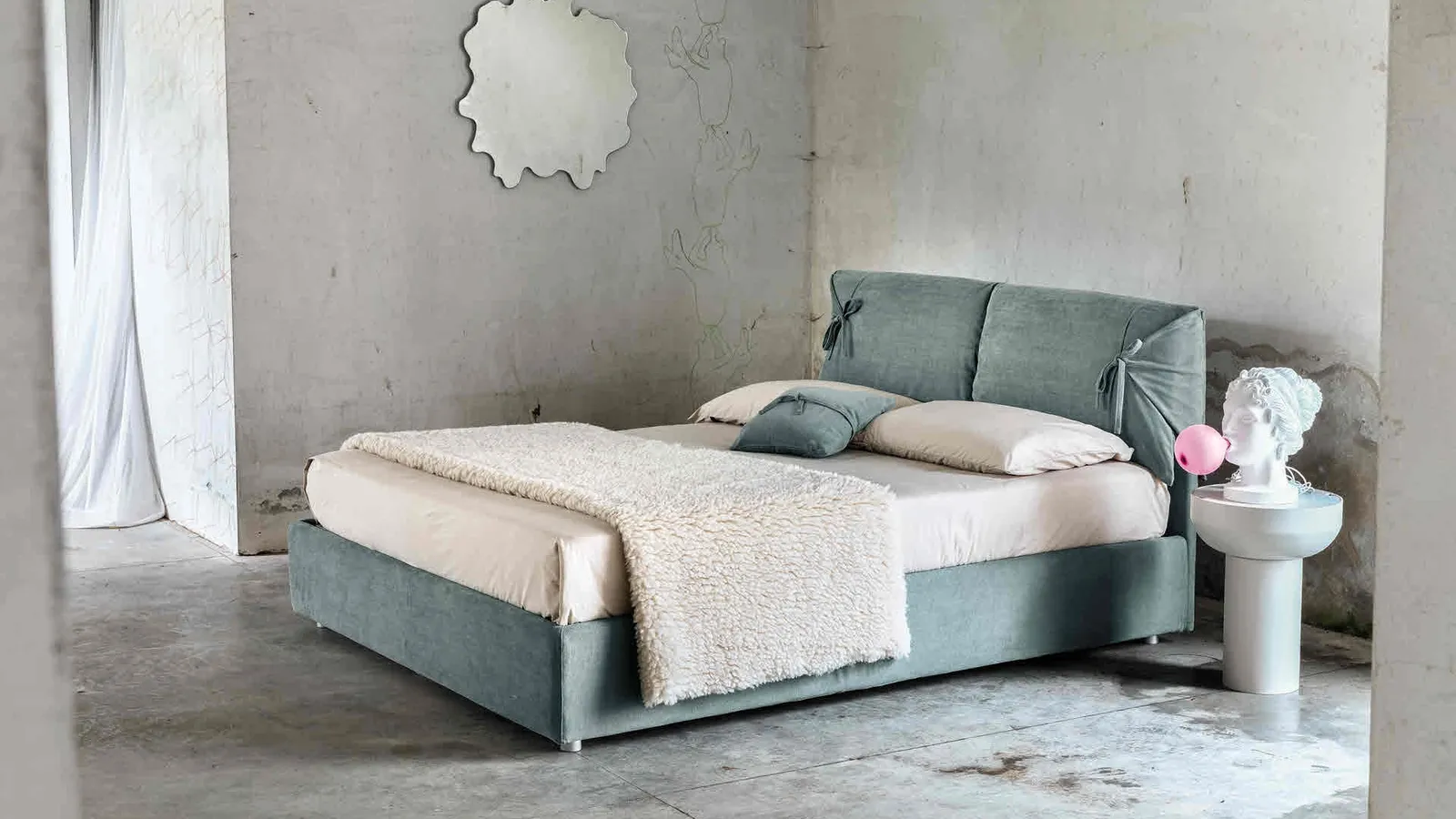 Letto imbottito Jackie di Veneran