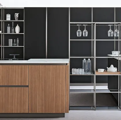 Libreria divisoria Gravity 02 in metallo con ripiani in vetro di Veneta Cucine