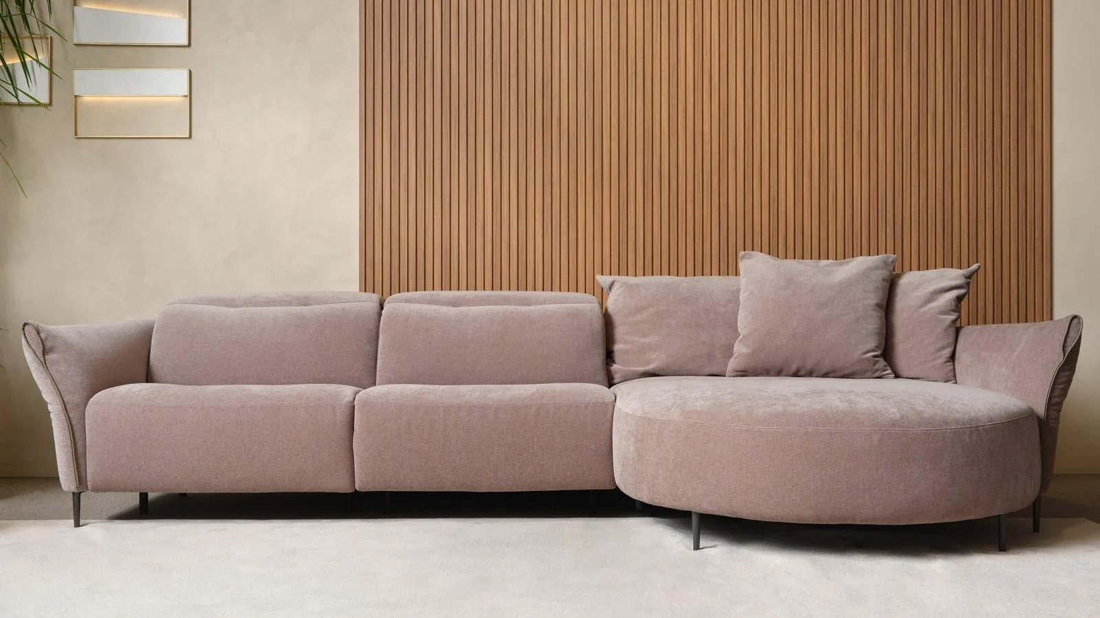 Divano relax con penisola Bosè di Franco Ferri