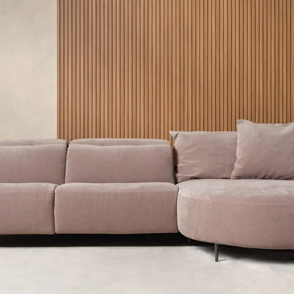 Divano relax con penisola Bosè di Franco Ferri