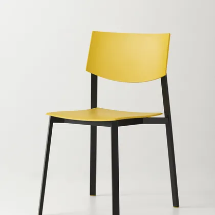 Sedia impilabile Beba Young di Pointhouse