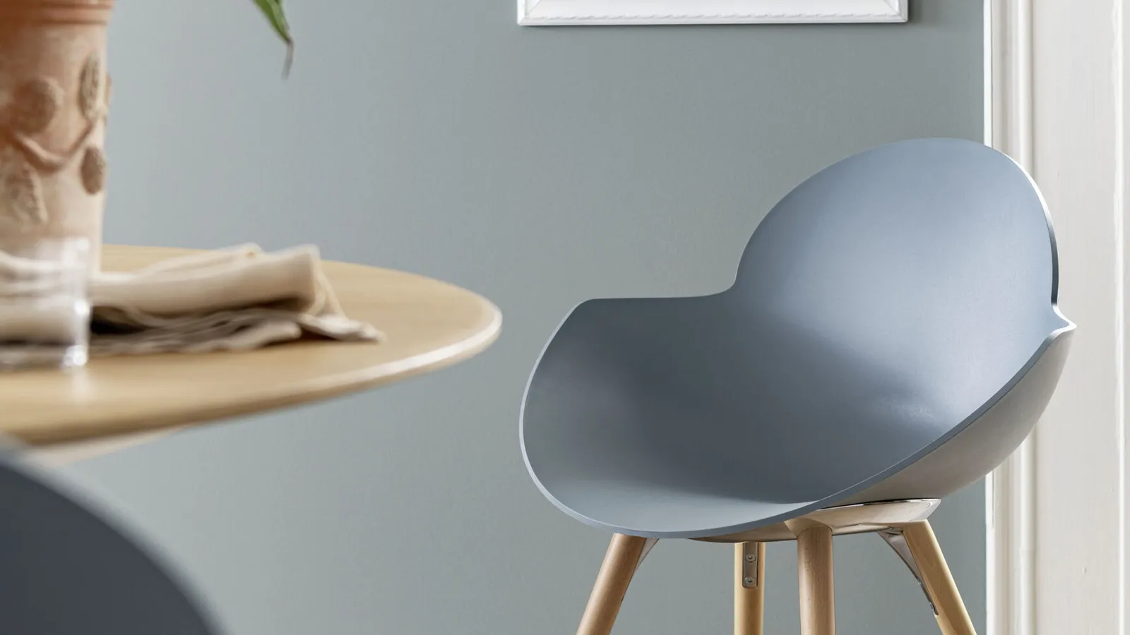 Sedia Cloe con seduta in tecnopolimero e gambe in Faggio di Alta Corte