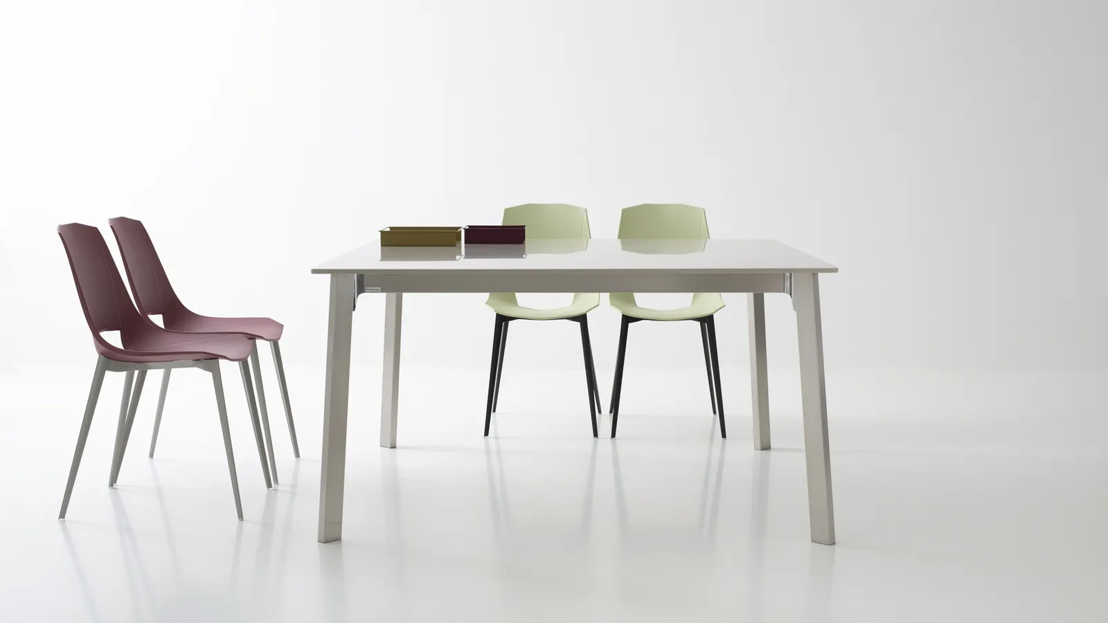 Sedia Eva 1 in polipropilene con gambe in alluminio di Pointhouse