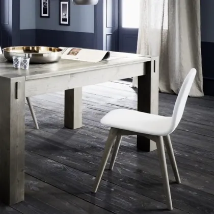 Sedia Maya in ecopelle con struttura in Frassino di Alta Corte