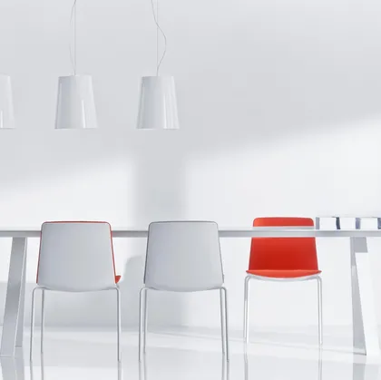 Sedia impilabile Noa di Pedrali