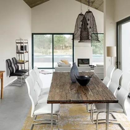 Tavolo Stanton con top in legno riciclato e vetro di Bizzotto