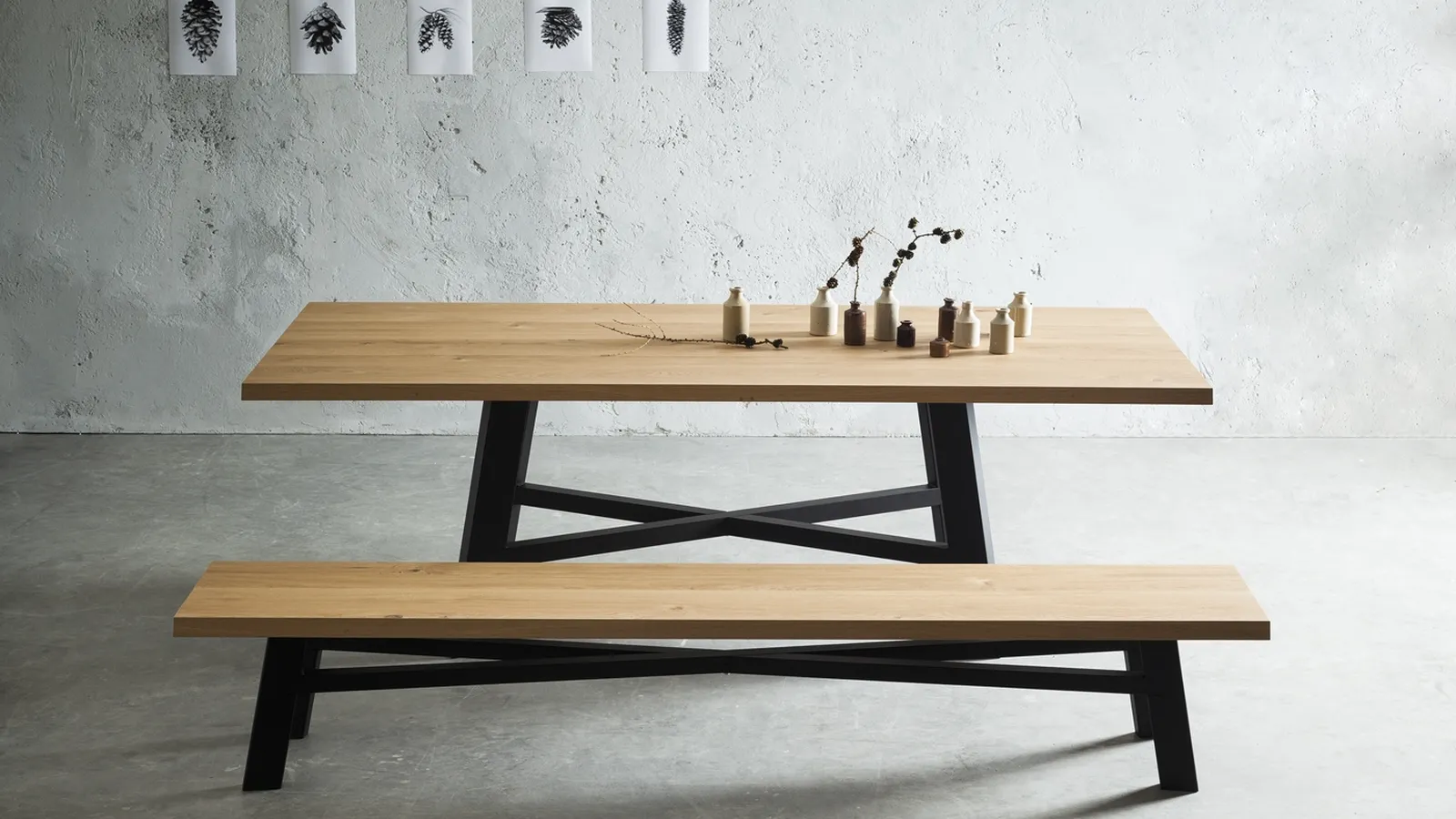 Tavolo Thor Fisso Impiallacciato Rovere naturale con struttura verniciata nero opaco di Pointhouse