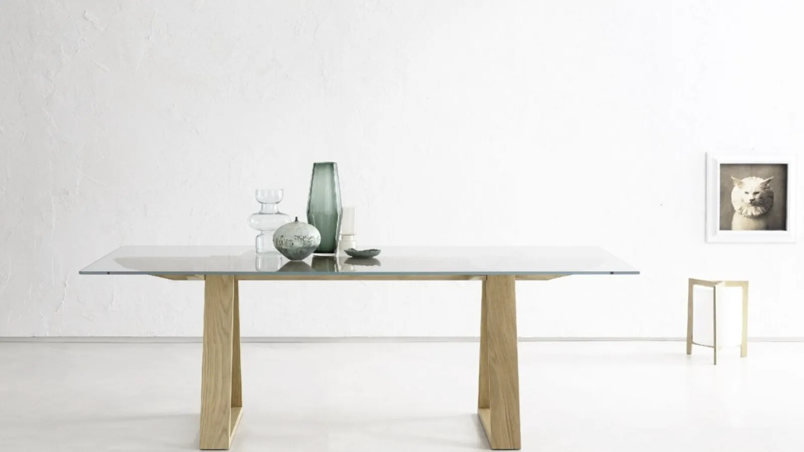 Tavolo con piano in vetro e gambe in legno Tokyo di Alta Corte