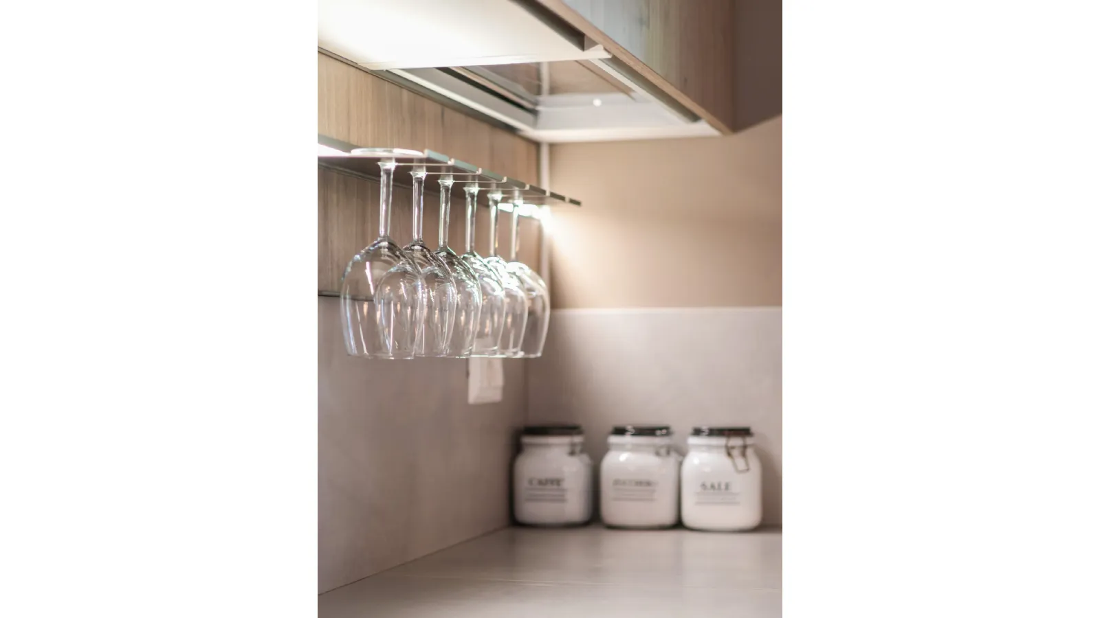 Cucina Veneta Cucine Start J: finiture Graffiato Gesso e Noce Rustik a Messina