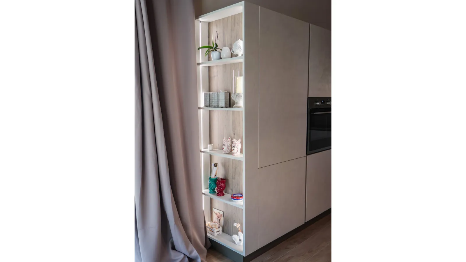 Cucina Veneta Cucine Start J: finiture Graffiato Gesso e Noce Rustik a Messina