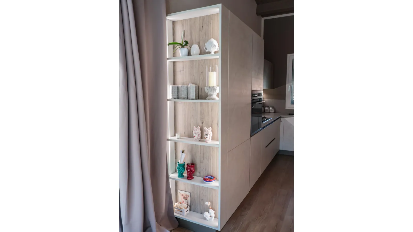 Cucina Veneta Cucine Start J: finiture Graffiato Gesso e Noce Rustik a Messina