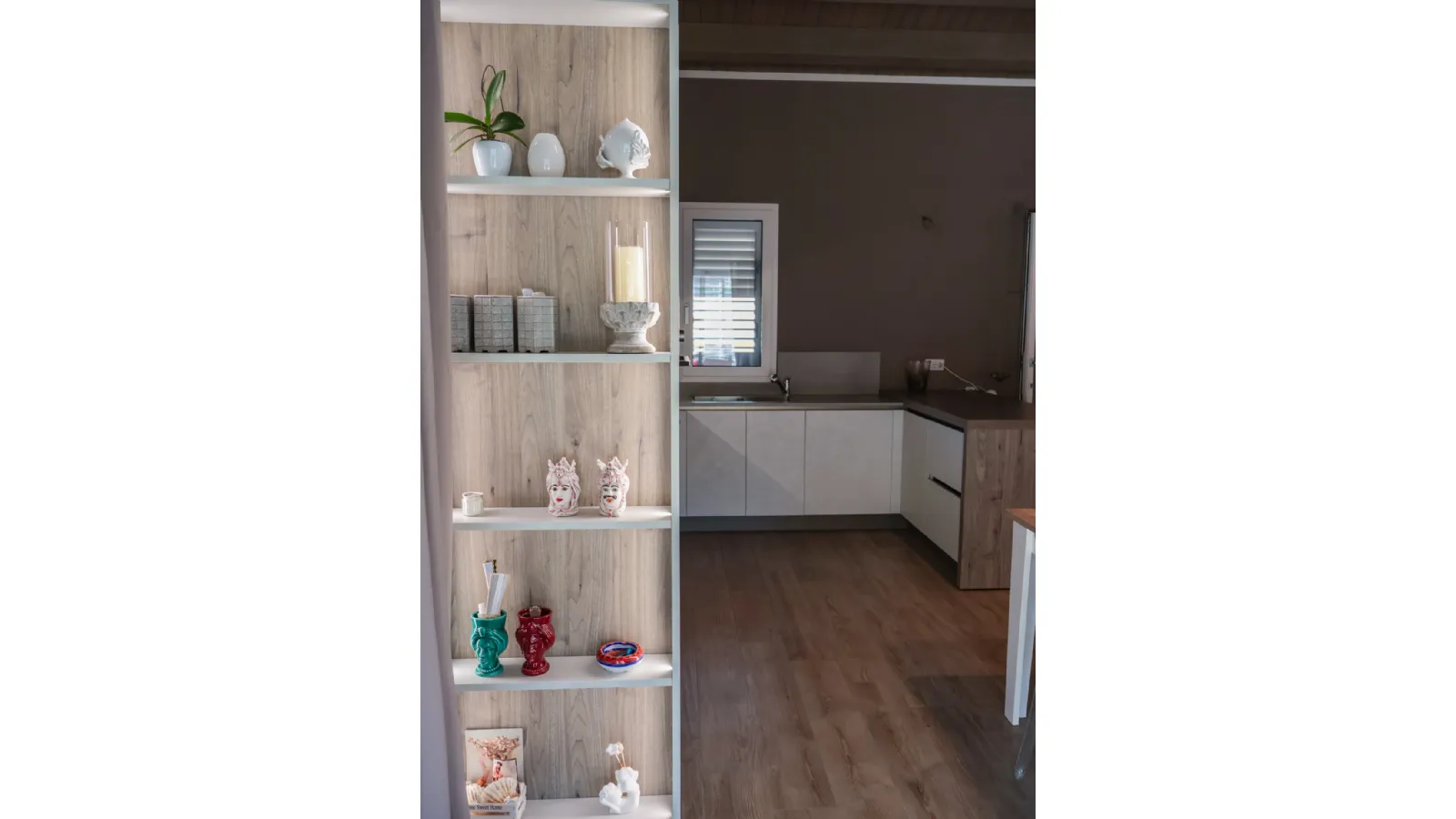 Cucina Veneta Cucine Start J: finiture Graffiato Gesso e Noce Rustik a Messina