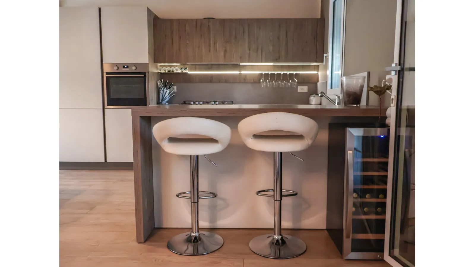 Cucina Veneta Cucine Start J: finiture Graffiato Gesso e Noce Rustik a Messina