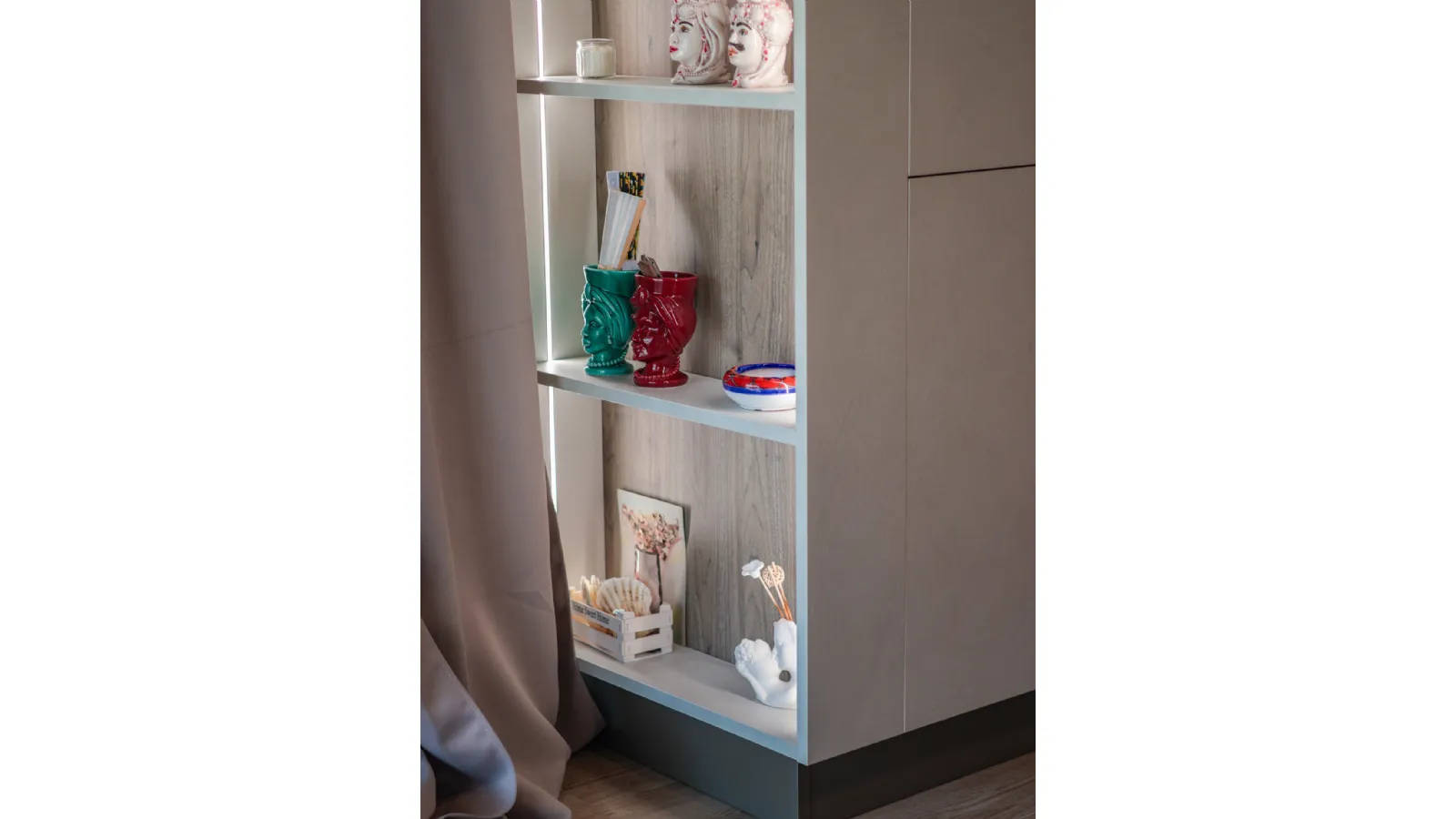 Cucina Veneta Cucine Start J: finiture Graffiato Gesso e Noce Rustik a Messina