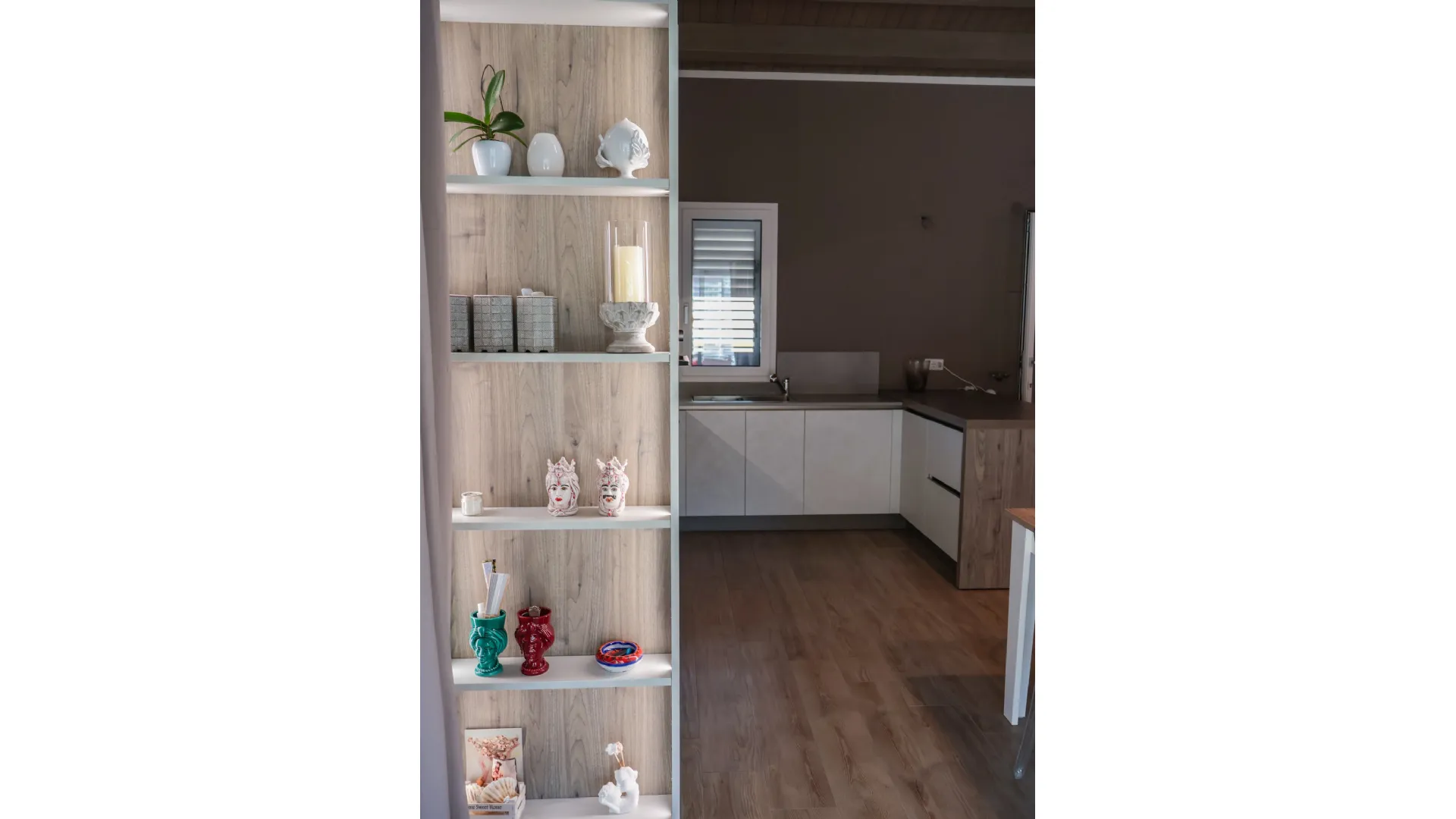 Cucina Veneta Cucine Start J: finiture Graffiato Gesso e Noce Rustik a Messina