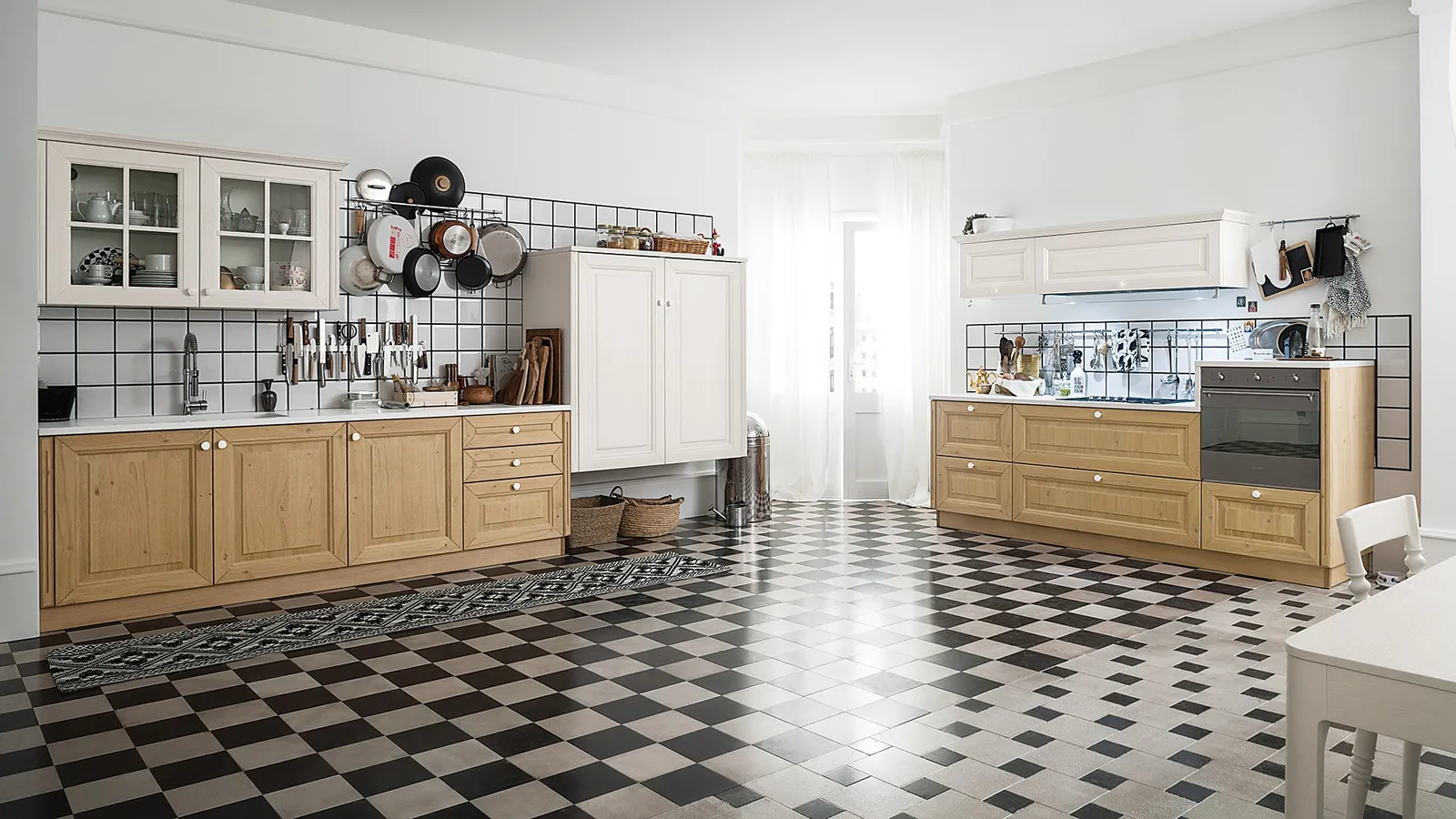 Cucina Classica ad angolo Pavese 05 in Rovere Naturale e Frassino laccato Bianco di Veneta Cucine
