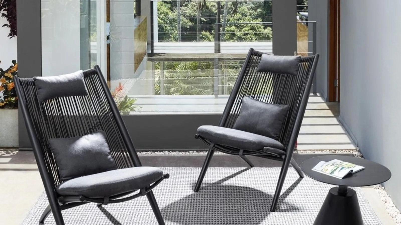 Poltroncina e Tavolino Aloha in tessuto e alluminio di Bizzotto