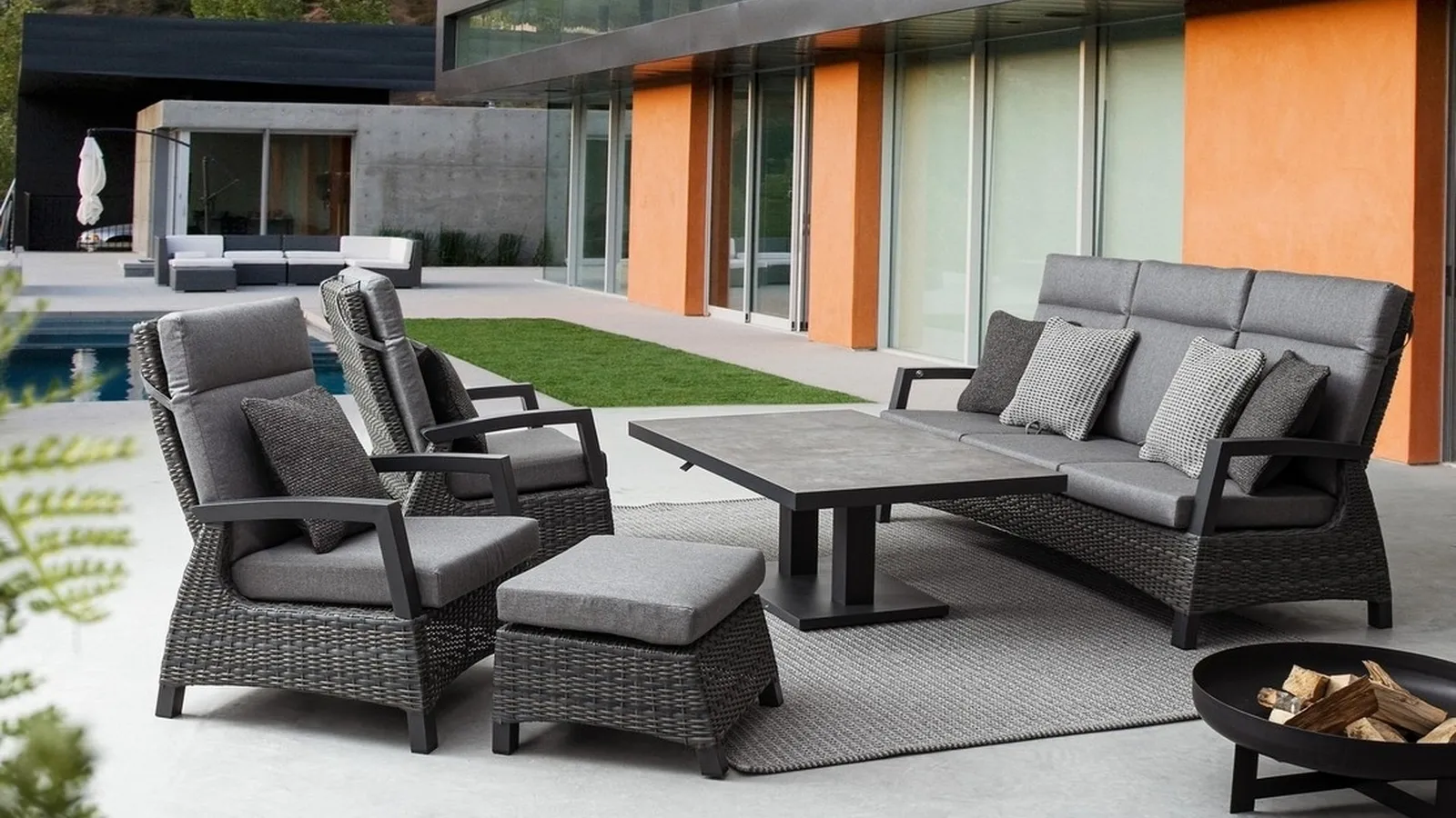 Arredo da esterno in fibra sintetica, tessuto e alluminio Britton di Bizzotto