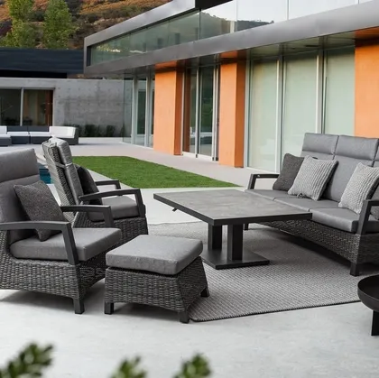 Arredo da esterno in fibra sintetica, tessuto e alluminio Britton di Bizzotto