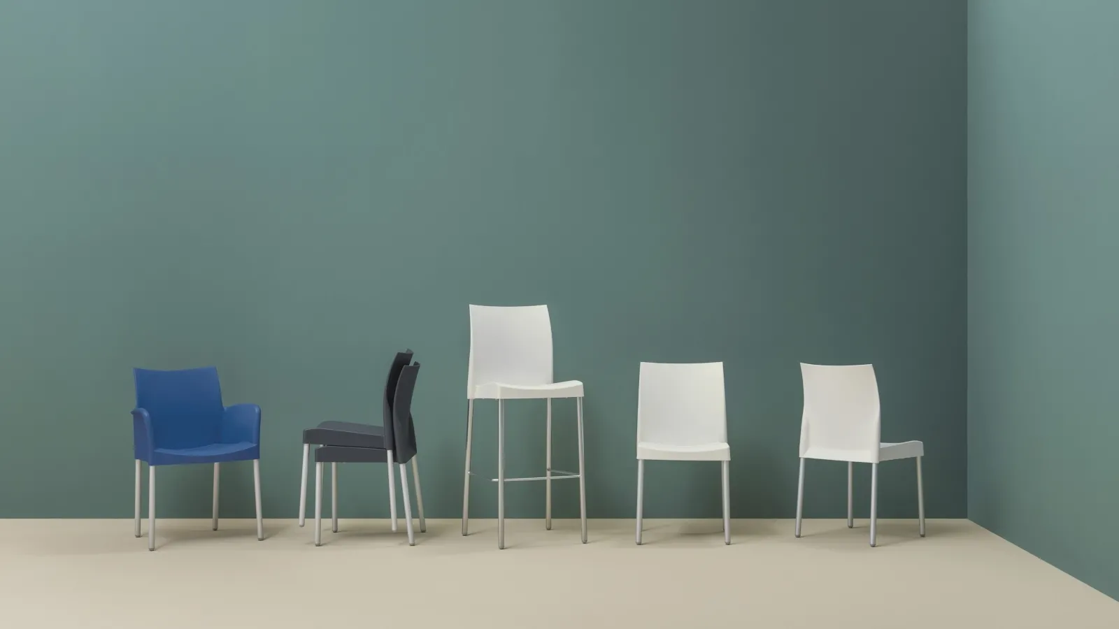 Sedia e Sgabello Outdoor in plastica con gambe in alluminio Ice di Pedrali