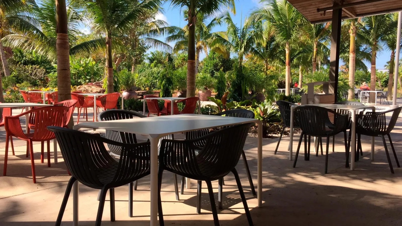 Tavolo da esterno Tavolo con gambe in alluminio e ripiano in stratificato Jump di Pedrali