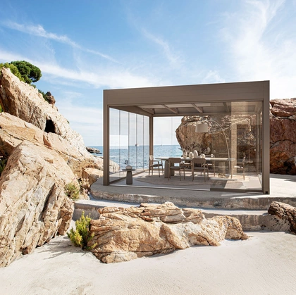 Pergola bioclimatica a isola Nesos di Protezioni